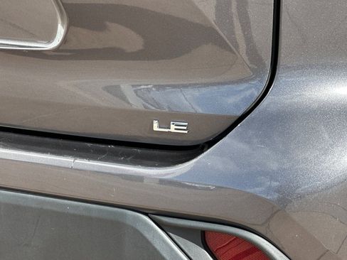 Used 2023 Toyota Highlander LE image 35