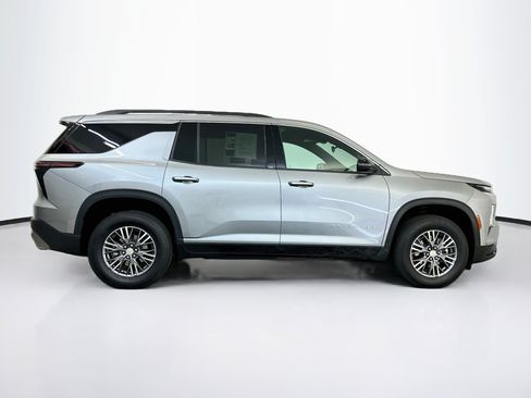 Used 2025 Chevrolet Traverse LT AWD/4WD image 10
