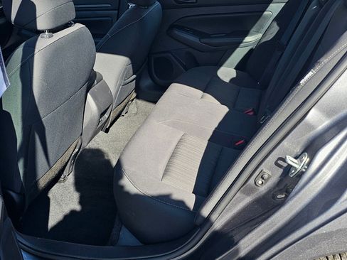 Used 2025 Nissan Altima 2.5 SV image 17