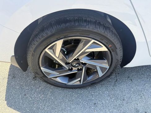 New 2026 Hyundai Elantra Limited FWD image 9