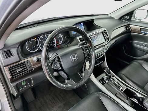 Used 2016 Honda Accord Touring image 10