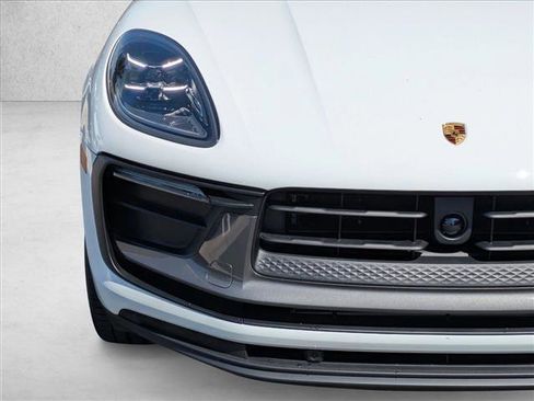 Certified 2025 Porsche Macan Turbo image 12