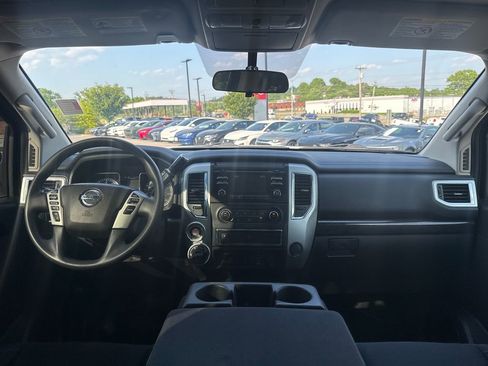 Used 2018 Nissan Titan SV AWD/4WD image 23