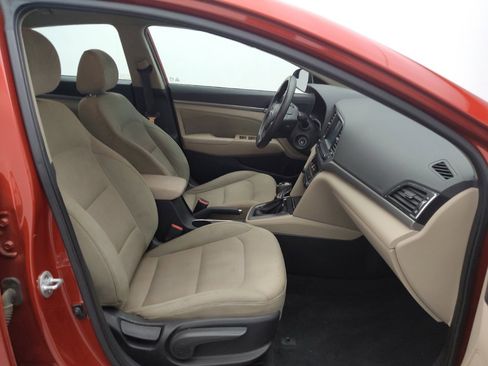 Used 2017 Hyundai Elantra SE image 21