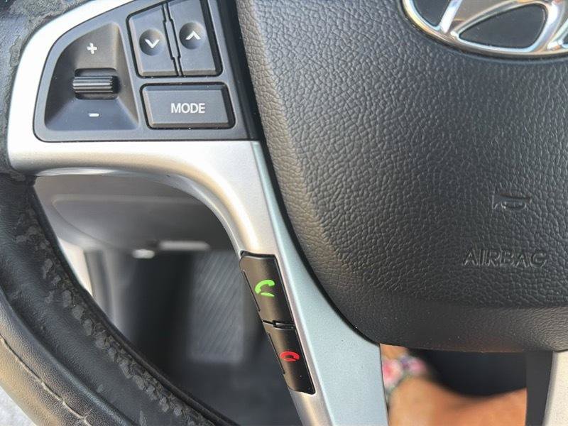 Used 2012 Hyundai Accent SE FWD image 24