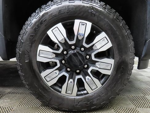 Used 2024 GMC Sierra 2500 Denali image 8