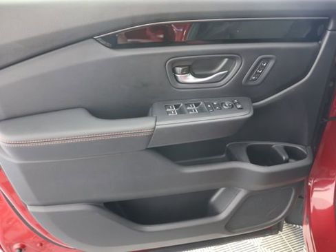 Used 2025 Honda Pilot TrailSport image 28