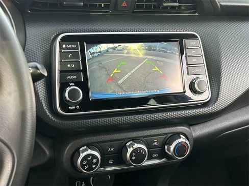 Used 2021 Nissan Kicks S image 23