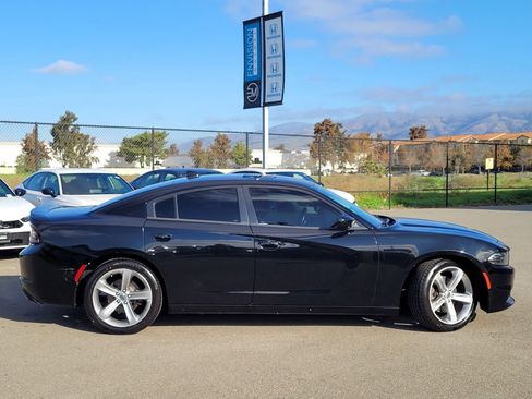 Used 2017 Dodge Charger R/T w/ Navigation & Travel Group image 4
