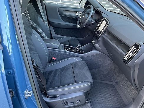 Certified 2023 Volvo XC40 Recharge Ultimate image 22