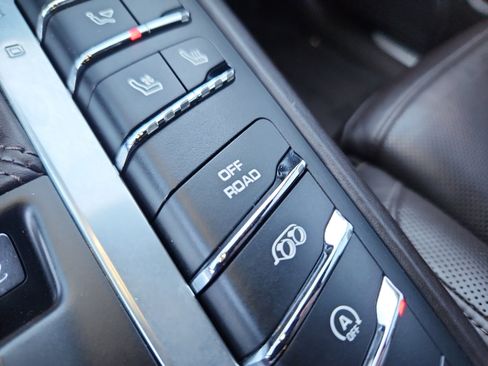 Used 2015 Porsche Macan Turbo image 34