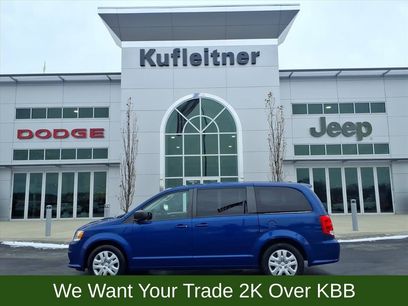 Used 2018 Dodge Grand Caravan SE w/ UConnect Hands-Free Group