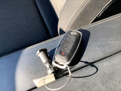 Used 2024 Nissan Rogue SV image 13