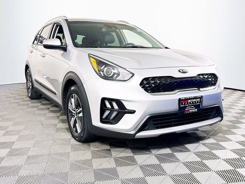 Used 2020 Kia Niro LXS FWD image 1