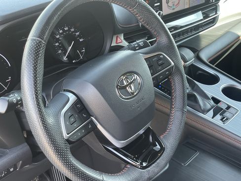 Used 2022 Toyota Sienna XSE FWD image 20