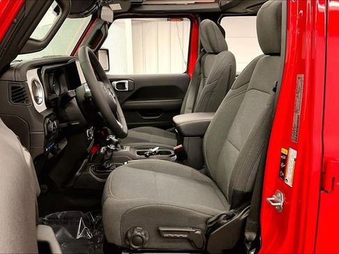 Used 2025 Jeep Wrangler Unlimited Sahara w/ Safety Group image 25