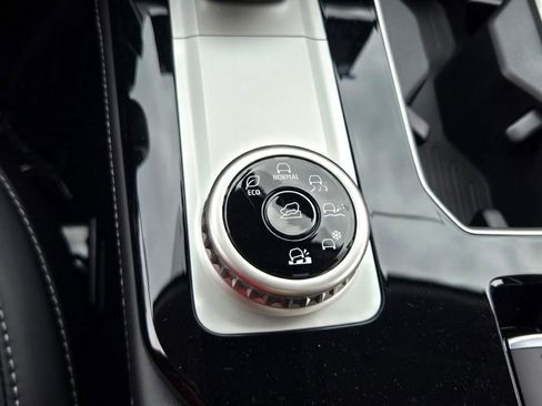 New 2025 Mitsubishi Outlander SE image 25