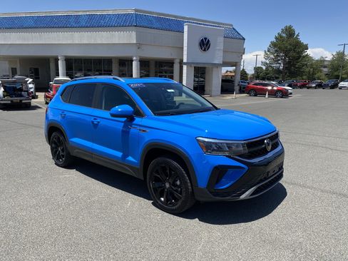 Certified 2023 Volkswagen Taos SE w/ Panoramic Sunroof Package FWD image 45