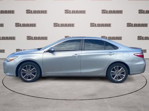 Used 2017 Toyota Camry SE image 2