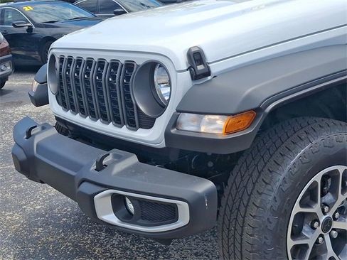 New 2025 Jeep Gladiator Sport image 7