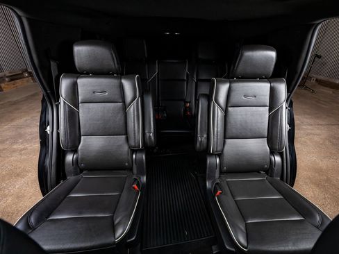 Used 2023 Cadillac Escalade Premium Luxury RWD image 26