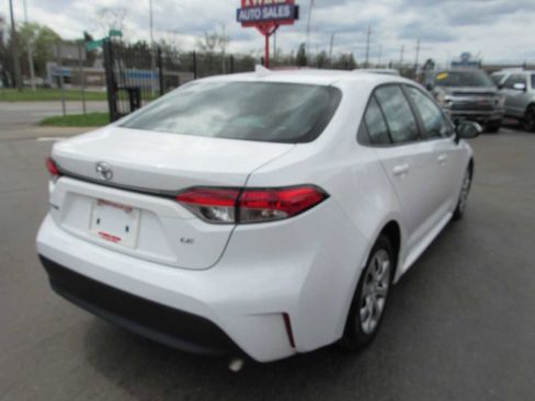 Used 2023 Toyota Corolla LE image 5