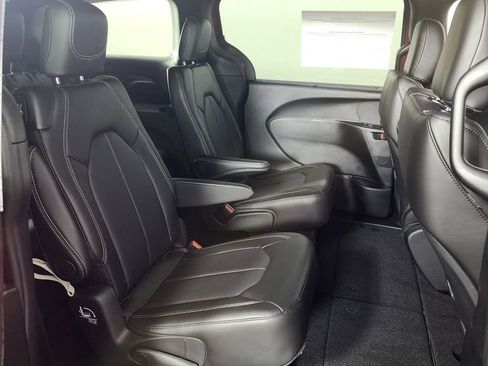 New 2026 Chrysler Pacifica Select image 31