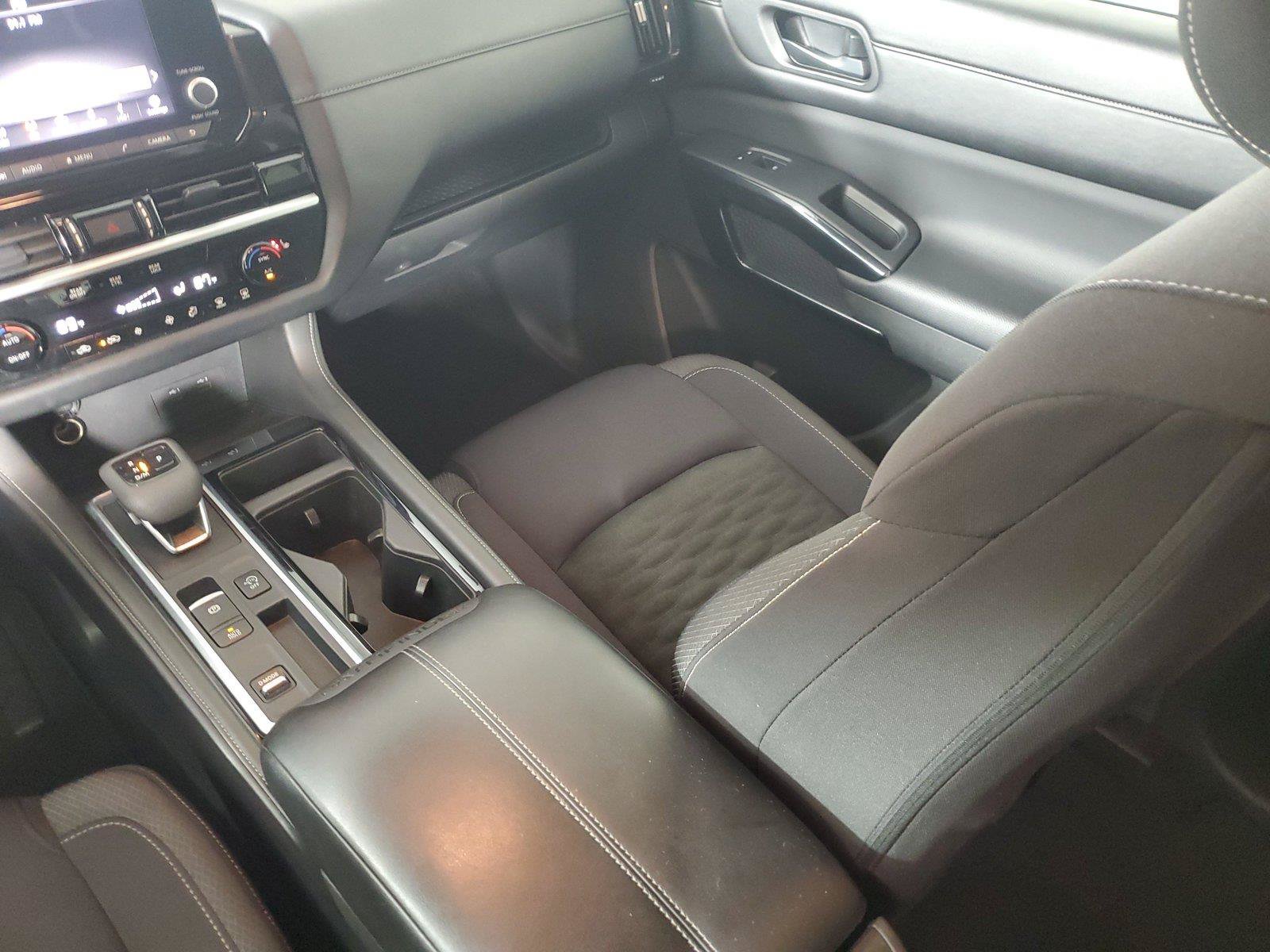 Used 2025 Nissan Pathfinder SV FWD image 15