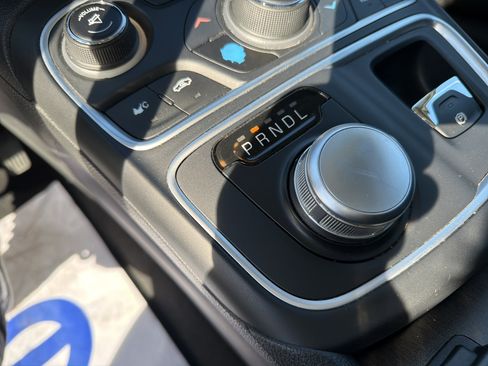 Certified 2016 Chrysler 200 Limited Platinum w/ Comfort & Convenience Group image 19