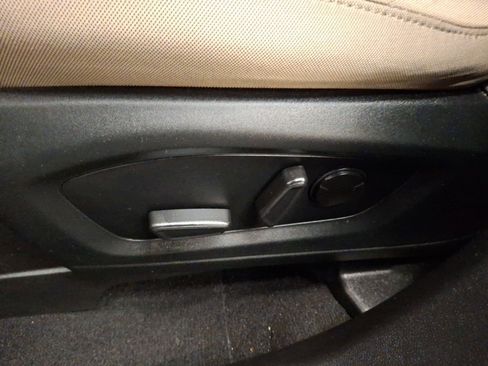 Used 2020 Ford Explorer XLT w/ Comfort Package image 16