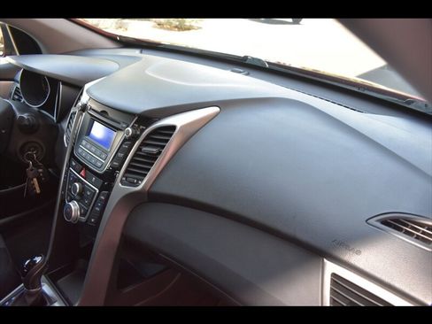 Used 2016 Hyundai Elantra GT image 33