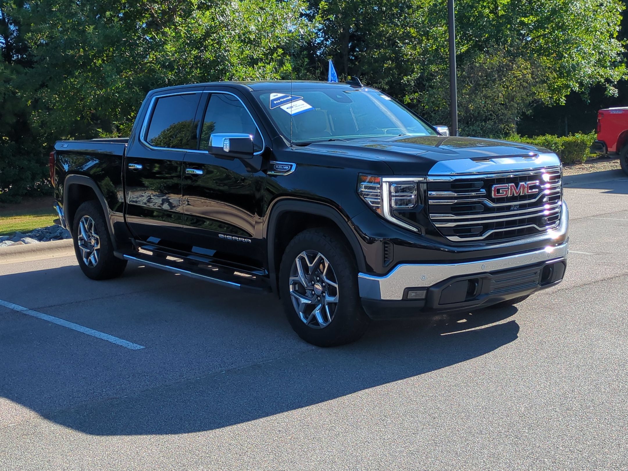 Used 2025 GMC Sierra 1500 SLT w/ SLT Premium Plus Package AWD/4WD image 1
