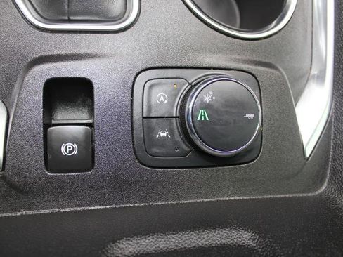 Used 2023 Chevrolet Traverse LT FWD image 40
