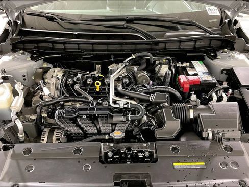 Used 2024 Nissan Altima 2.5 SV FWD image 9