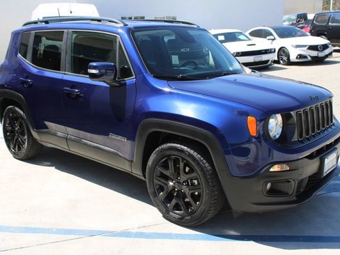 Used 2018 Jeep Renegade Altitude FWD image 3