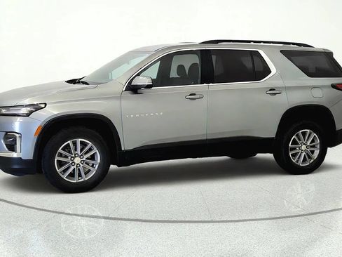Used 2023 Chevrolet Traverse LT FWD image 3