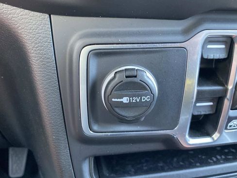 Used 2023 Jeep Wrangler Sahara image 31