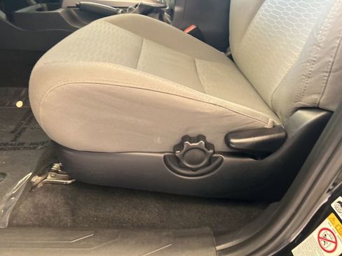 Used 2017 Toyota Tacoma 2WD Double Cab image 37