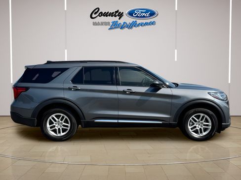 Used 2025 Ford Explorer Active w/ Active Comfort Package RWD image 6
