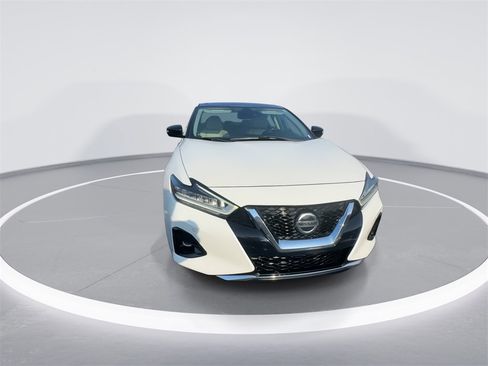 Used 2019 Nissan Maxima Platinum image 3