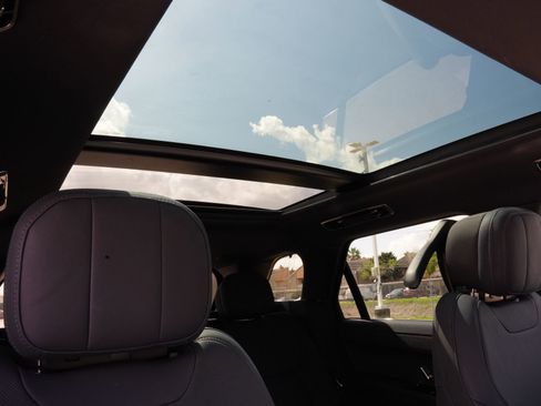 Used 2024 Land Rover Range Rover Sport SE image 26