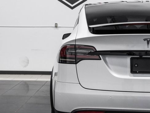 Used 2022 Tesla Model X image 54