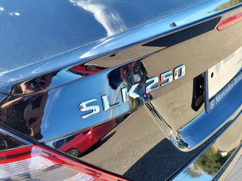 Used 2015 Mercedes-Benz SLK 250 image 30