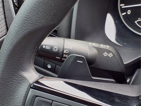 Used 2023 Nissan Rogue SV FWD image 19