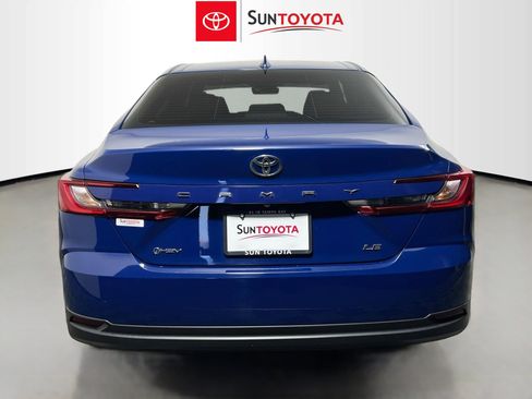 Used 2025 Toyota Camry LE FWD image 5