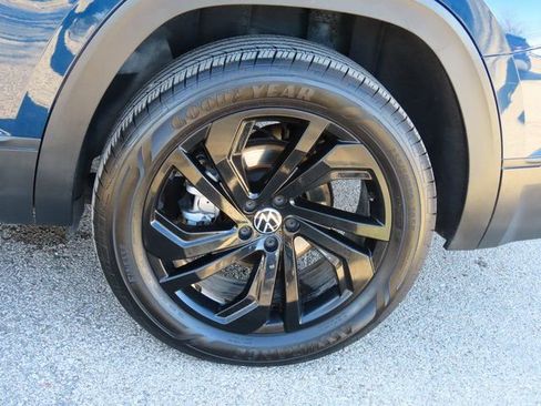 Used 2023 Volkswagen Atlas SE image 42
