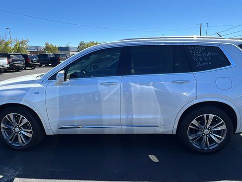 Used 2022 Cadillac XT6 Premium Luxury FWD image 3