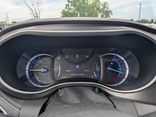 Used 2024 Chrysler Pacifica Limited FWD image 22