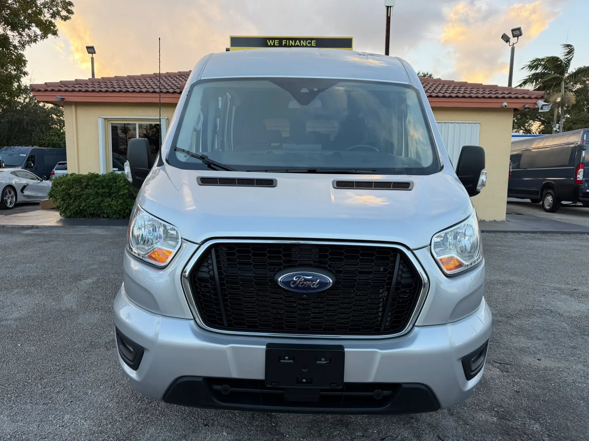 Used 2022 Ford Transit 350 XLT RWD image 9