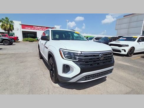 Used 2024 Volkswagen Atlas Peak Edition SE AWD/4WD image 37